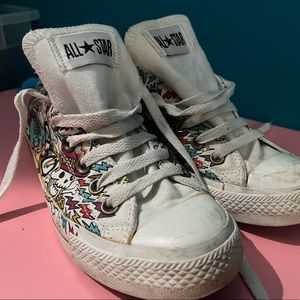 Low top white & graphic Converse. Women’s size 8.